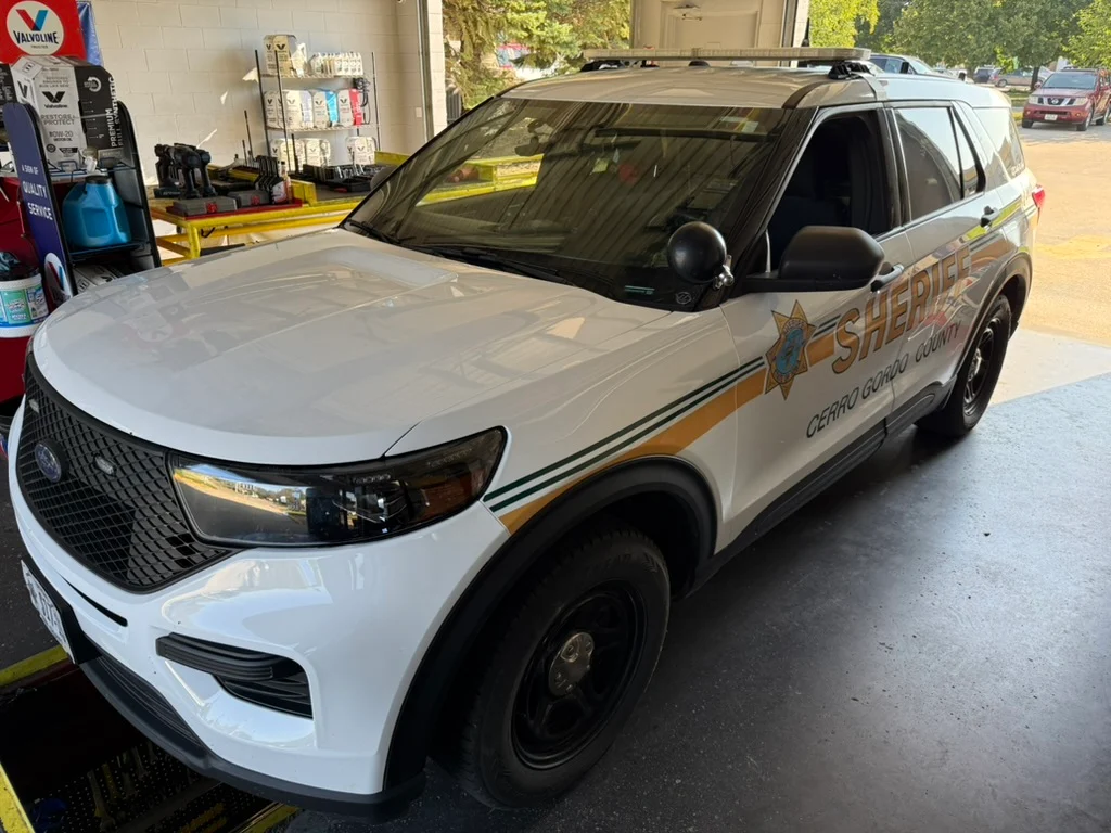 A Cerro Gordo County Sheriff SUV inside Roberts Quick Lube